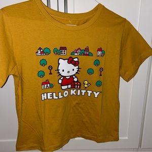 hello kitty graphic crewneck tee shirt size small S